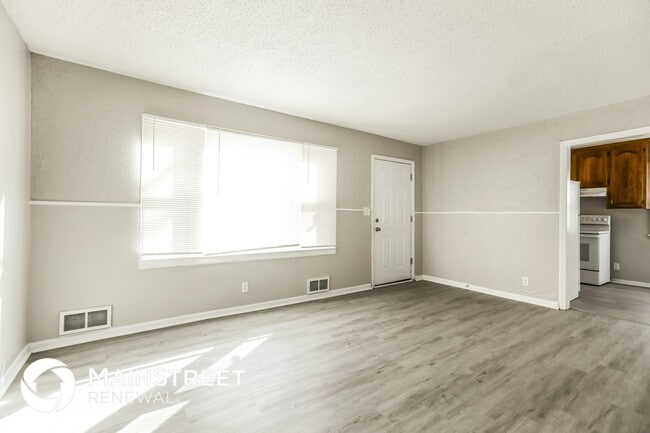 Building Photo - 10000 Drury Ave