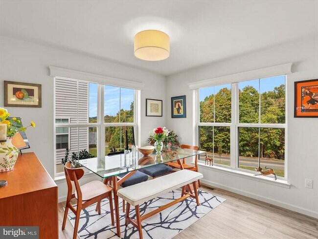 Foto del edificio - 4341 Forbes Dr