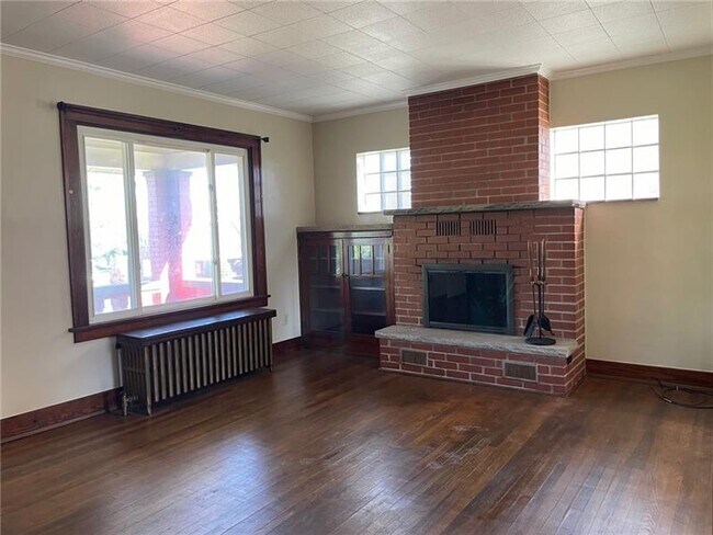 Building Photo - 300 3rd St