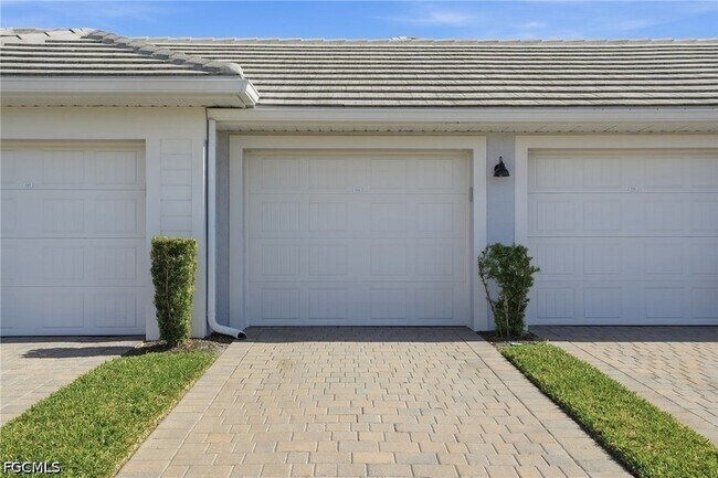 Foto del edificio - 14204 Heritage Landing Blvd