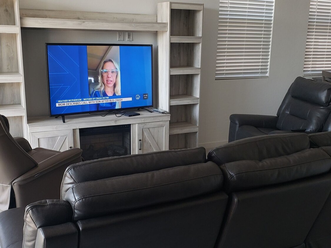 Foto principal - 4 Bedroom Single Family Home in Henderson