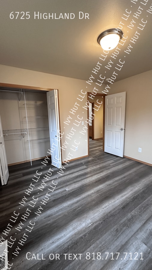 Foto del edificio - 6725 Highland Dr