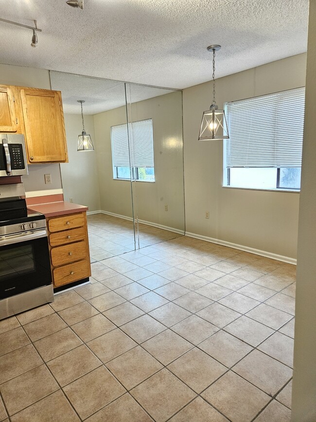 Foto del edificio - 2 Bedroom Condo