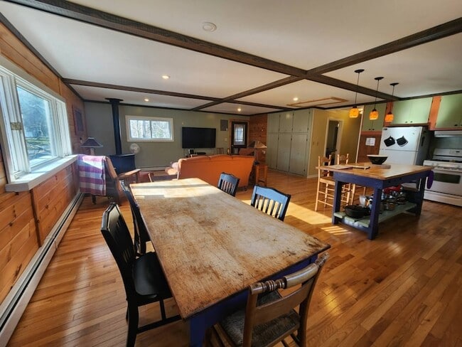 Building Photo - 832 W Fulton Rd