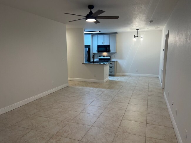 Foto del edificio - Gorgeous Remodeled First Floor Condo at Pl...