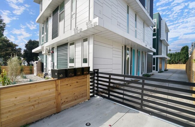 Foto del edificio - 837 N Kingsley Dr