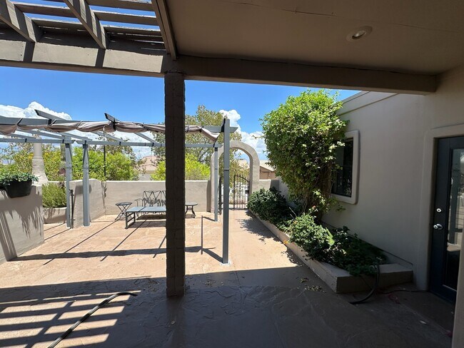 Foto del edificio - 12230 N Desert Sage Dr