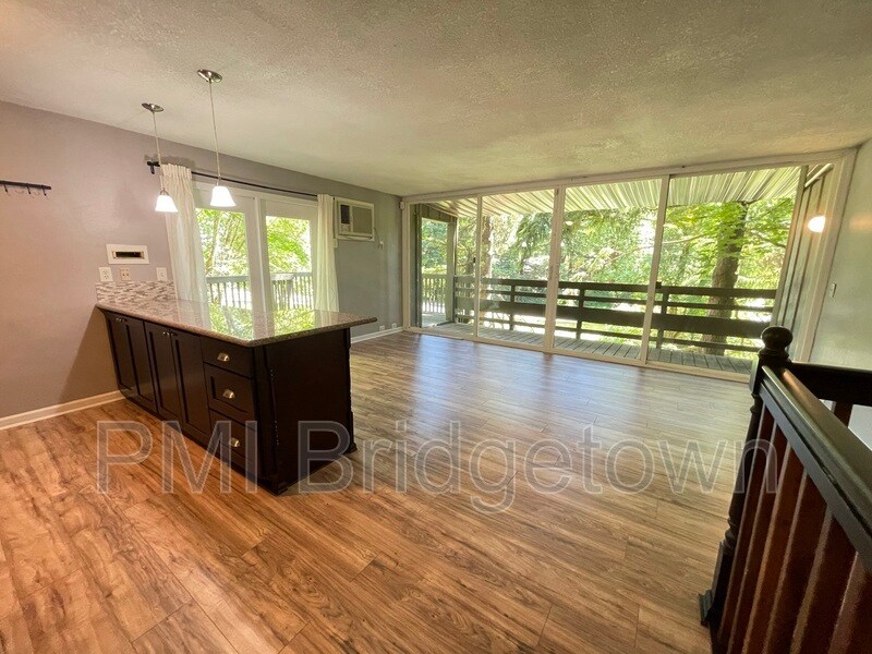 100 Kerr Pkwy Unit Apt 1, Lake Oswego, OR 97035 Condo for Rent in