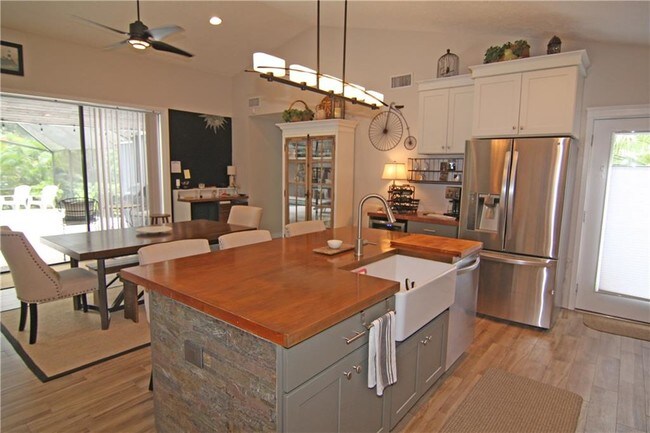 Foto del edificio - 1204 SW Tiburon Way