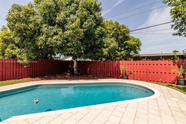 Foto del edificio - 3 br, 2 bath House - 2441 NW 63rd Ave # 0