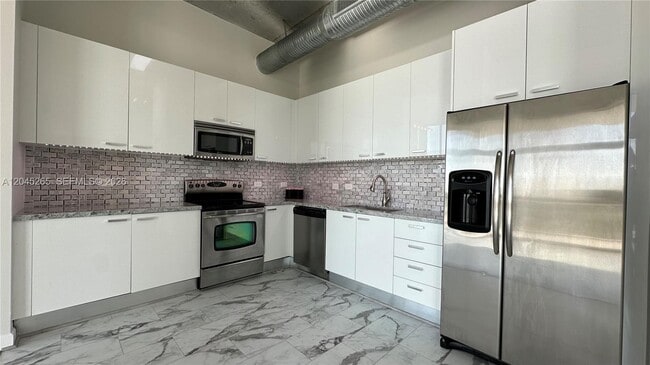 Building Photo - 2100 Van Buren St