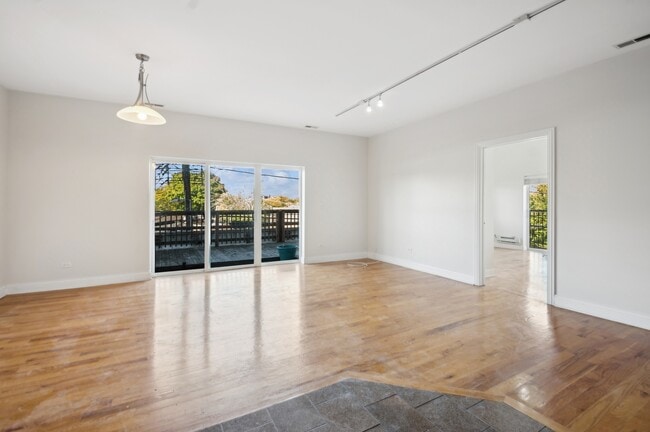 Building Photo - 2801 W Ardmore Ave