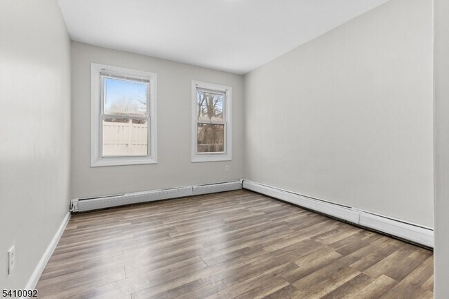 Foto del edificio - 336 Madison Ave