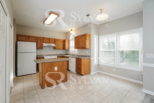 Building Photo - Prepare to be impressed by this 4 bedroom, 2.5 bathroom home