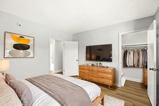 Building Photo - 616 San Pascual Ave