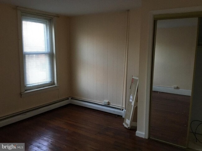 Building Photo - 517 Stanbridge St