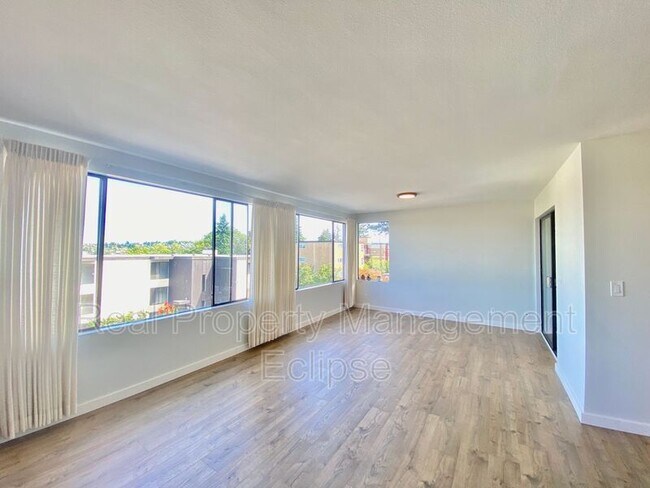 Building Photo - 3604 26th Pl W