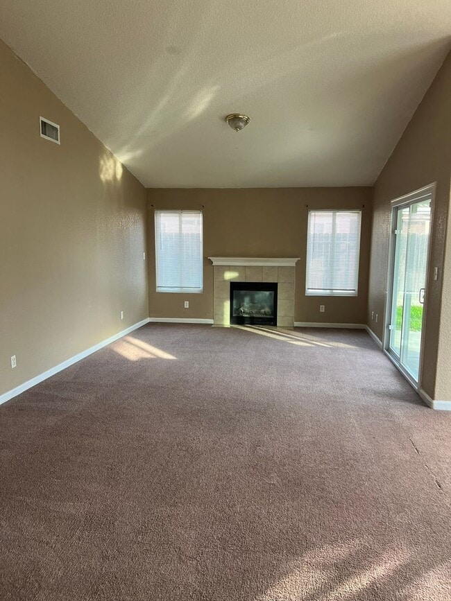 Foto del edificio - Coming Soon!