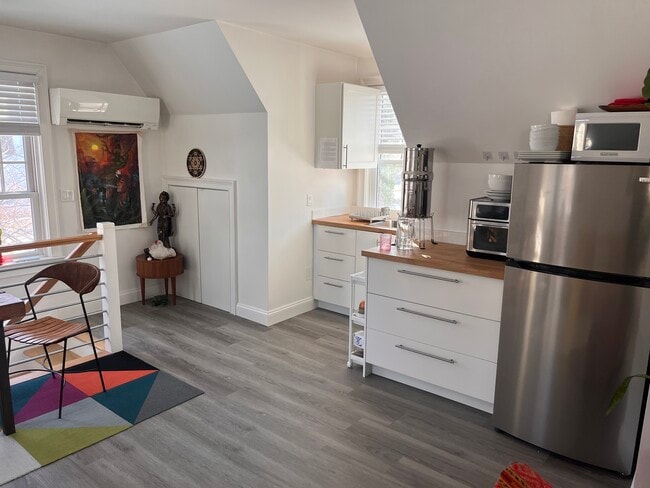 Building Photo - 196 Sheephill Rd