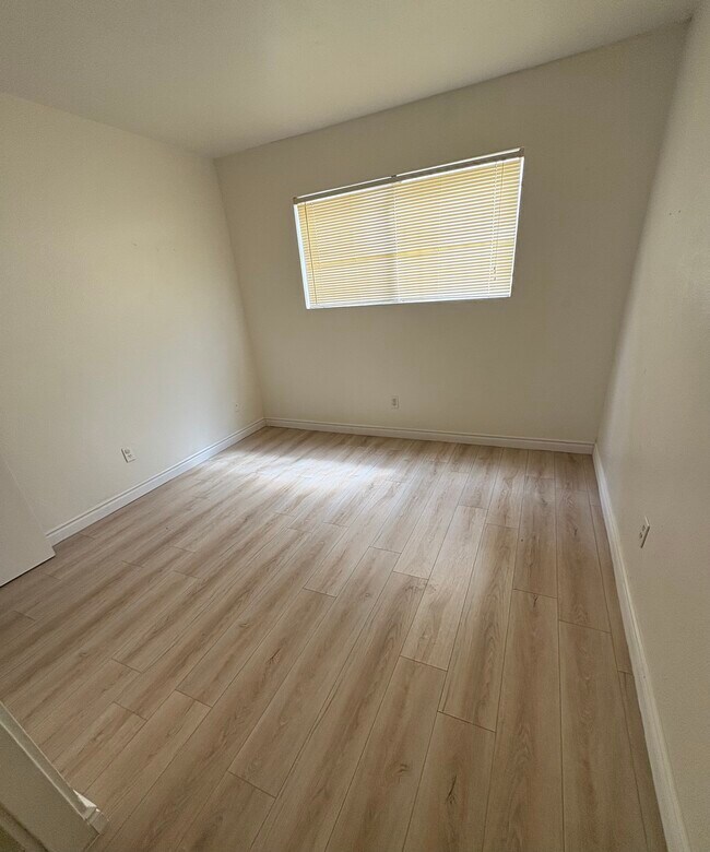 Dormitorio #1 - 18410 Desidia St