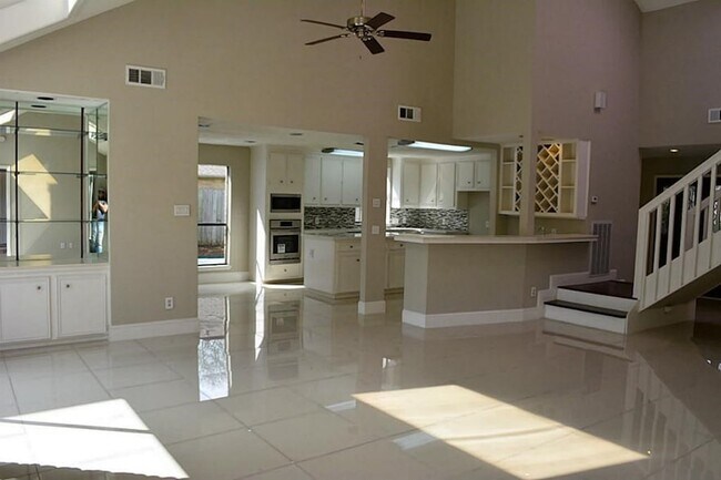 Foto del edificio - 2127 Manor Green Dr