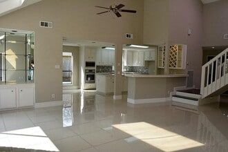 Building Photo - 2127 Manor Green Dr