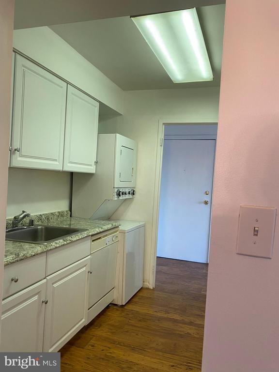 Building Photo - 6998 Hanover Pkwy