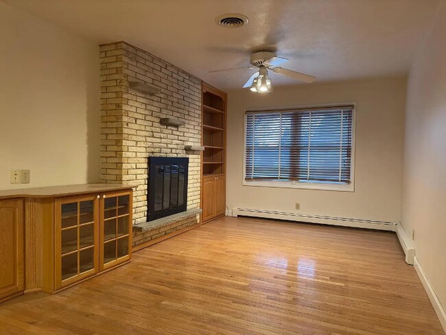 Building Photo - 30 Lakewind Dr