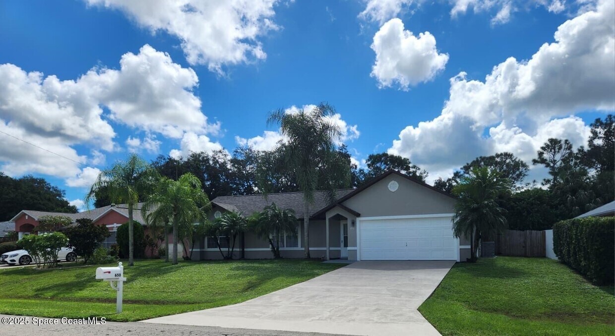 Foto principal - 650 Koutnik Rd SE