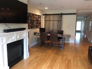 Foto principal - 1306 Columbia Rd