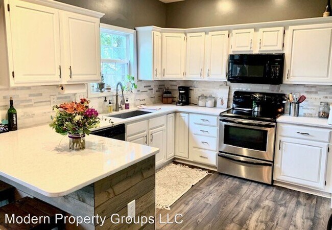 Building Photo - 3 br, 2.5 bath House - 2106 Bay Brook Dr