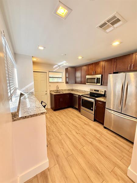 Foto del edificio - 1941 NE 51st Ct