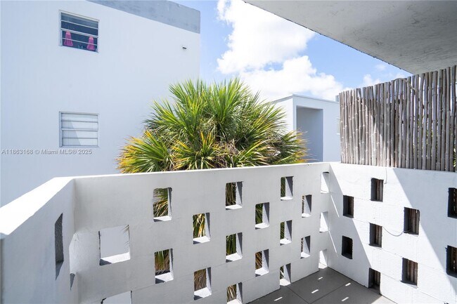 Foto del edificio - 1986 Biarritz Dr