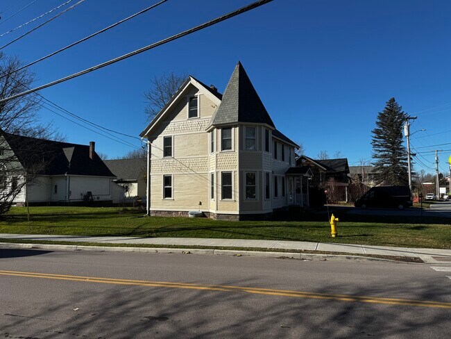 Foto del edificio - 15 Railroad St