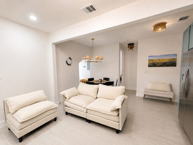 Foto del edificio - 7103 Long Point Rd