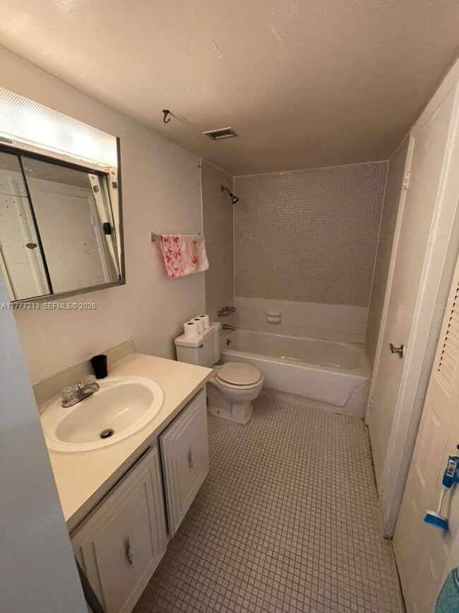 Foto del edificio - 496 NW 165th St