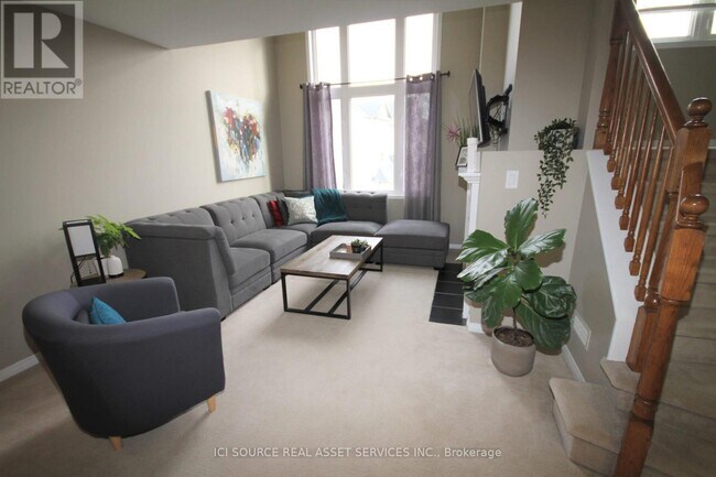 Building Photo - 368 Galston Private