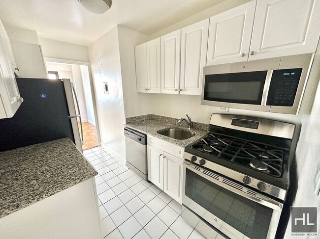 Building Photo - Fourth Avenue