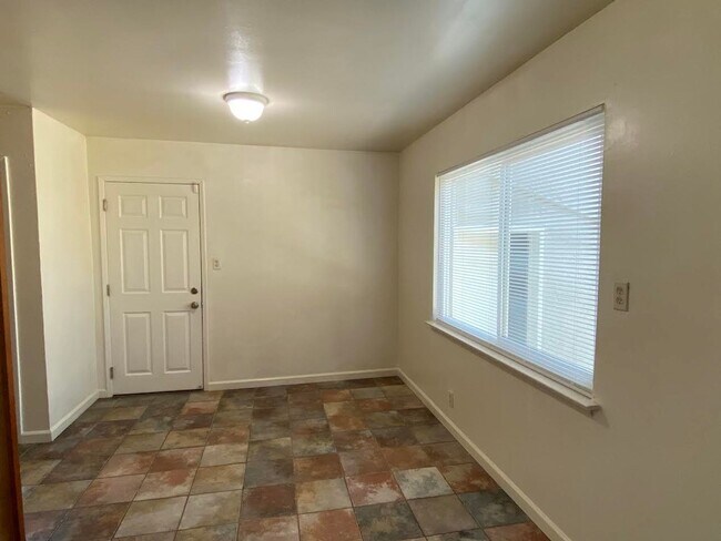 Building Photo - Fairfield, 3 bed/2 bath home $2400