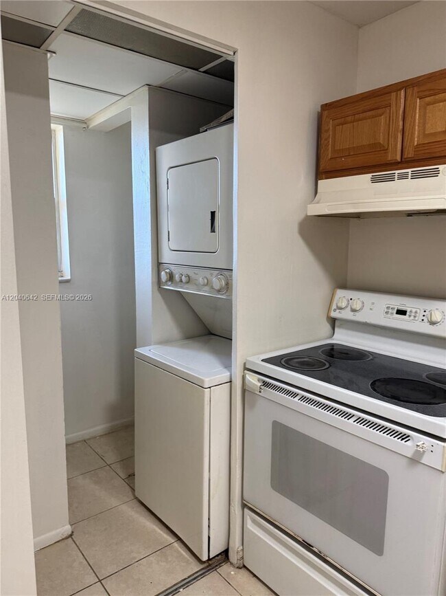 Building Photo - 7900 S Colony Cir