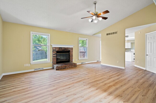 Foto del edificio - 2601 Hillshire Dr