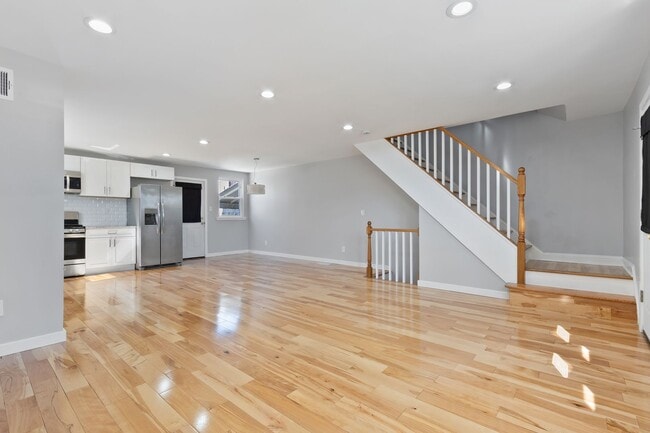 Building Photo - Wow! South Philly Modern 3 Bed 2 Bath Home! Yard! Central Air! W/D! H/W Floors! Gorgeous!