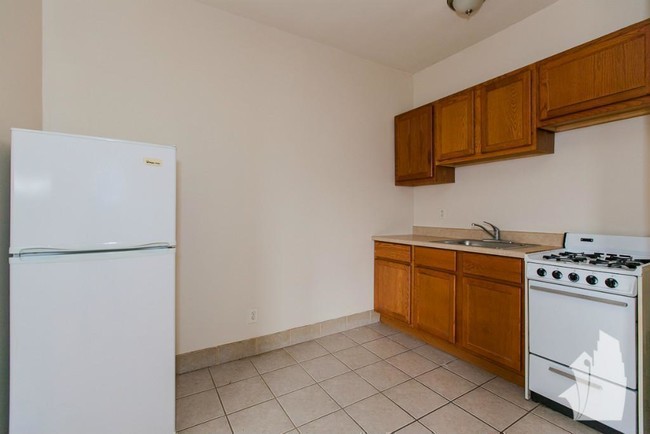 Foto del edificio - 4851 N Damen Ave