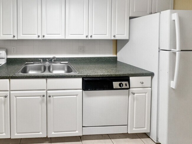 Building Photo - 1-Bedroom Condo Near Downtown Sarasota