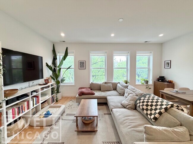 Foto del edificio - 969 W 18th St