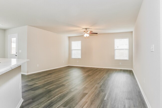 Foto del edificio - 3253 Sidell Estates Rd