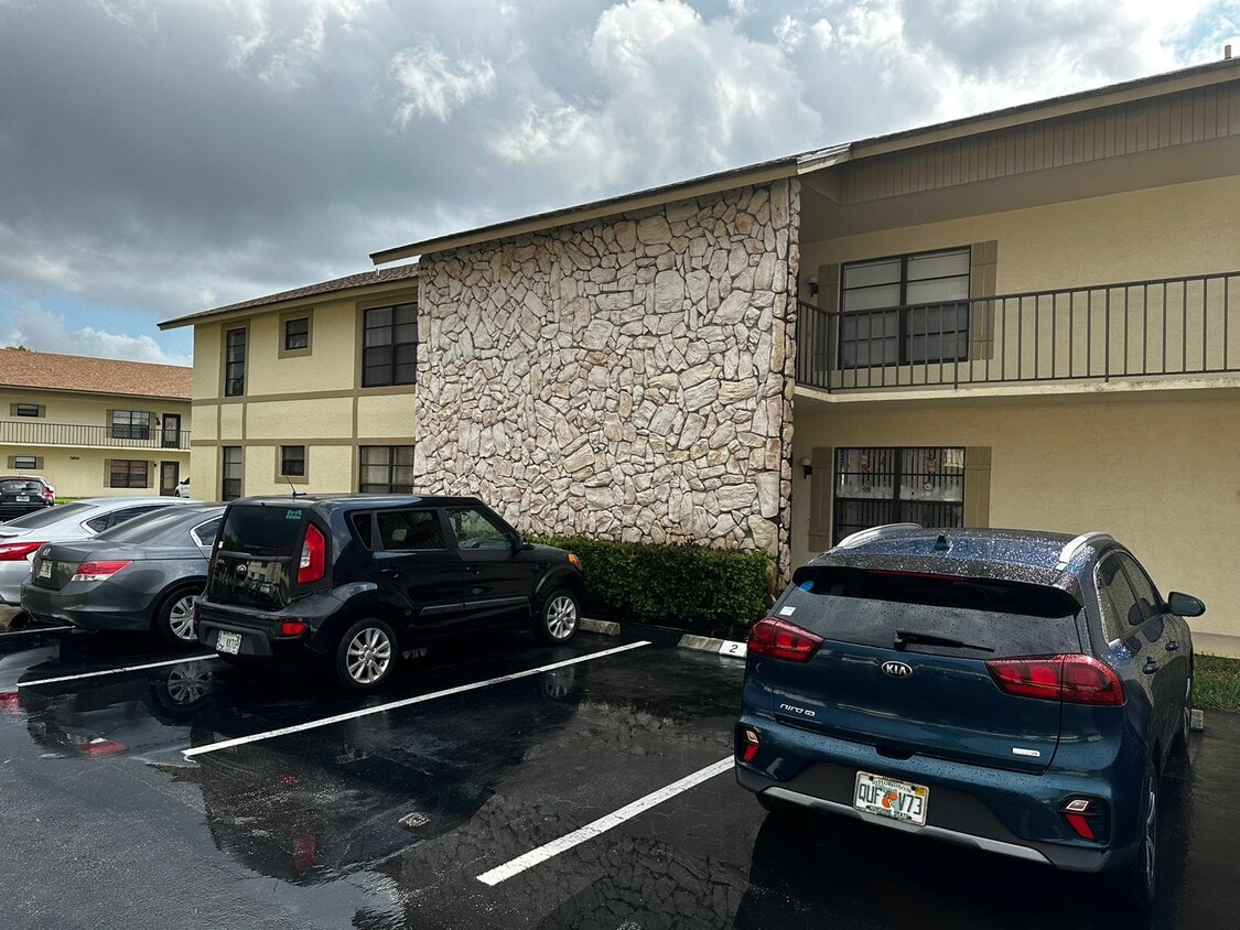 5924 Longbow Ln Unit 6, Haverhill, FL 33415 Condo for Rent in