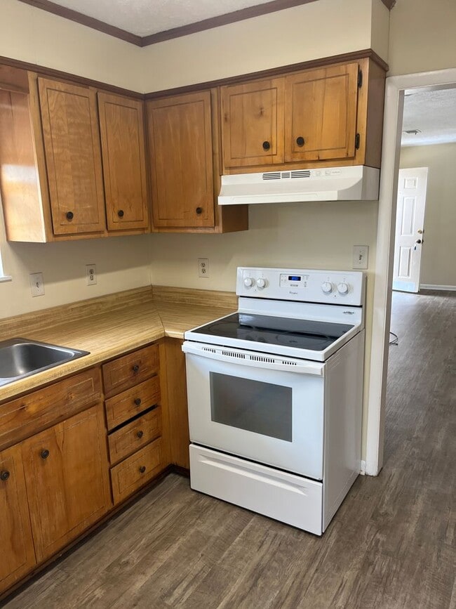 Building Photo - 8016 Kiwi Ct