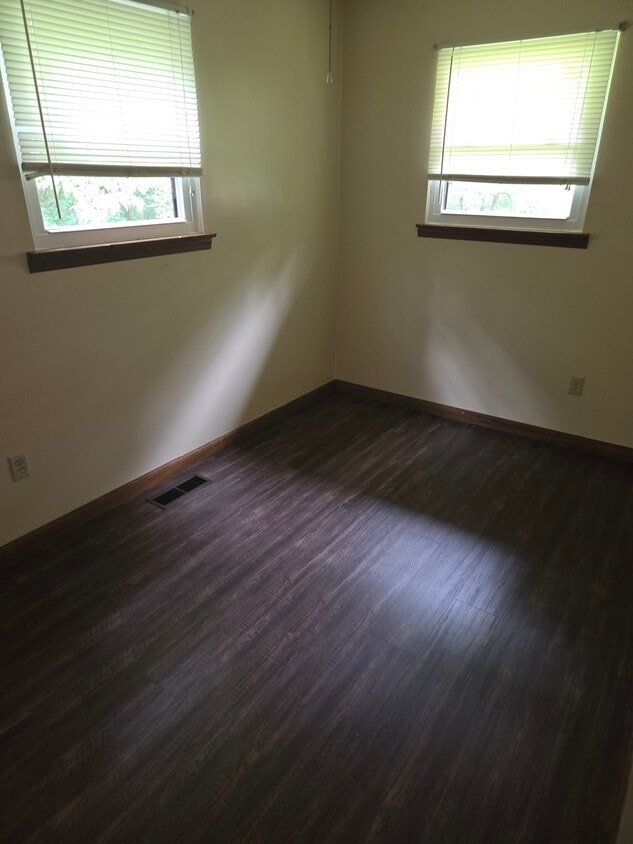 Foto principal - 315 Old Lake Rd