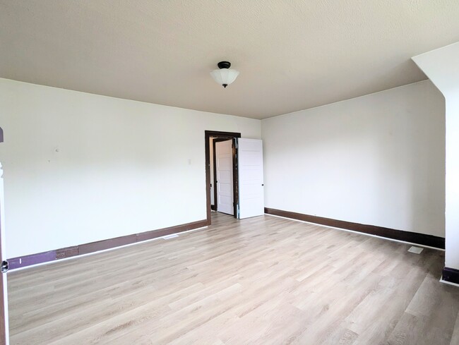 Foto del edificio - 229 N Graham St